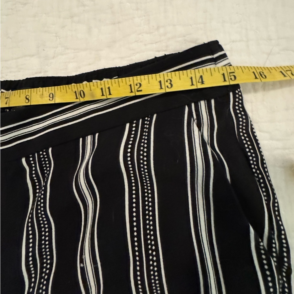 LOFT Petite Striped and Dotted Pull-On Wide Leg Cropped Pants Black & White - Picture 11 of 11